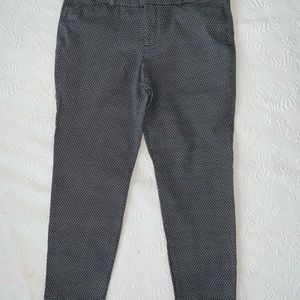 Old Navy Pixie pant in a black & white, tiny geometric pattern. Size 12.